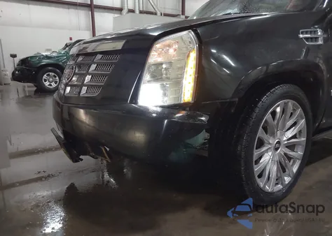 2011 Cadillac Escalade Premium z USA, uszkodzony, nr VIN 1GYS4CEF0BR398931